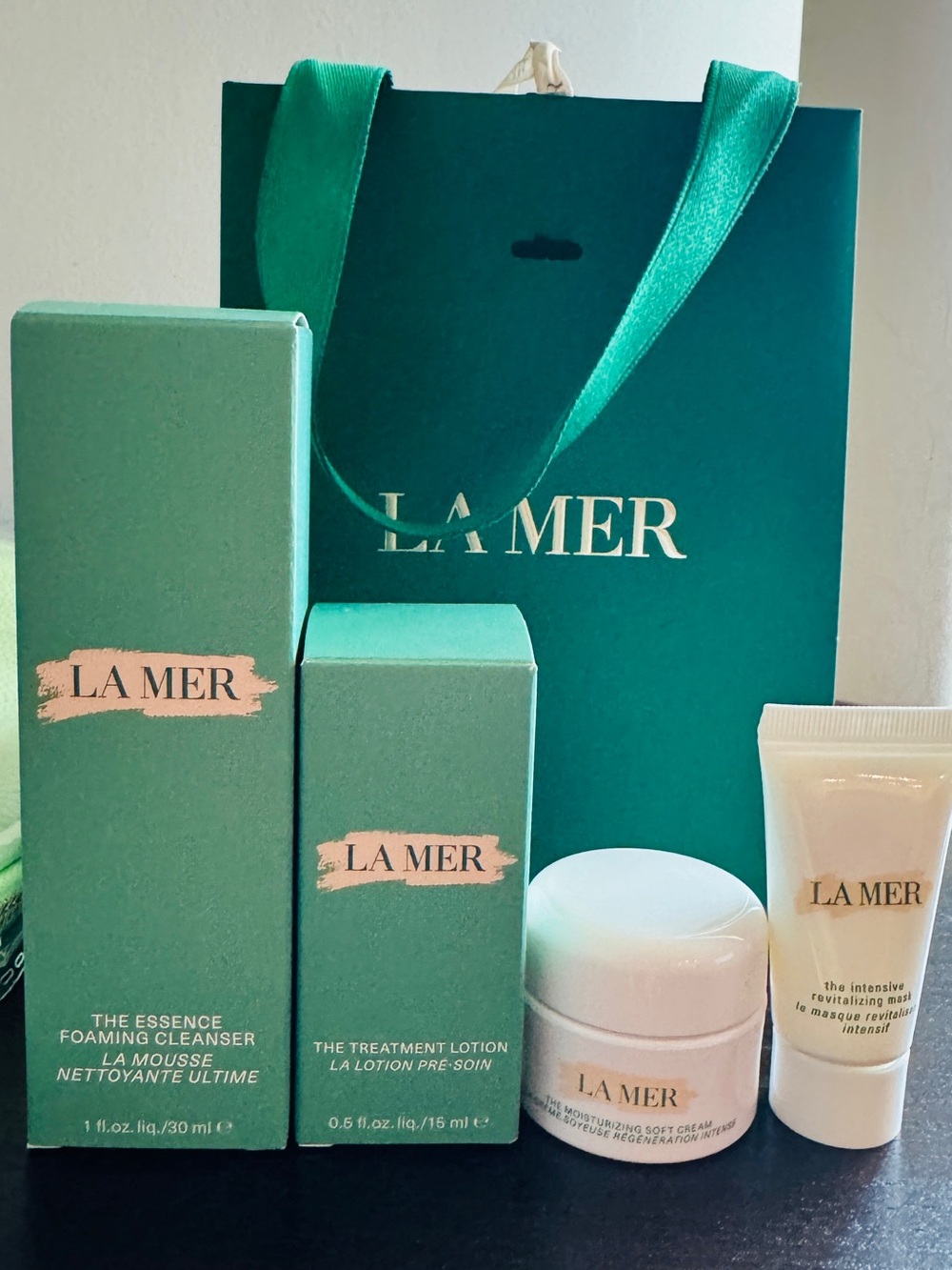 NEW!**La Mer Mini (4-Peace) Skincare Gift Set with cosmetic Bag